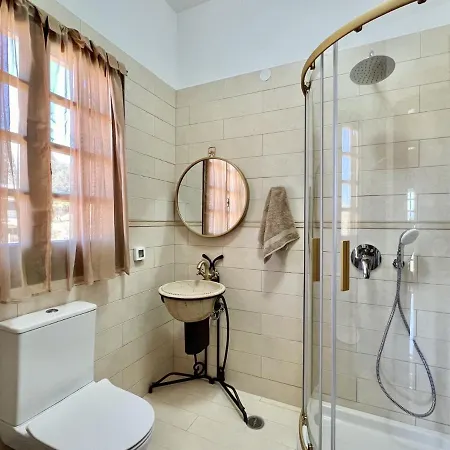Seeport Luxury City Villa With Private Pool Mantouki